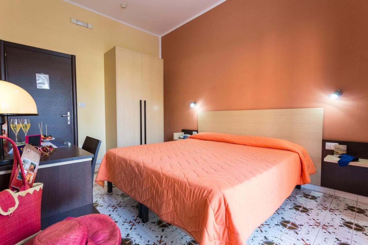 Hotel Del Sole Помпей Екстериор снимка