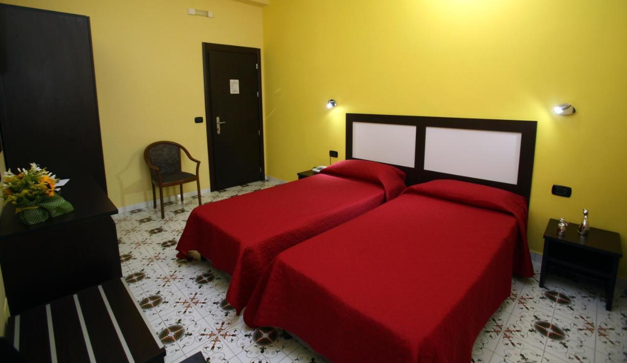 Hotel Del Sole Помпей Екстериор снимка